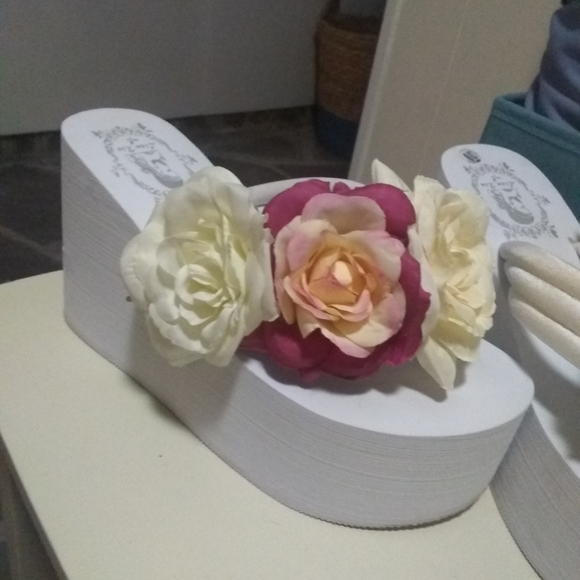 💐SUPER HIGH UNIQUE FLORAL PLATFORMS NWOB - Picture 5 of 11